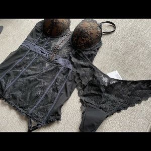Black lace La Senza lingerie set